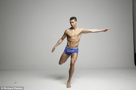 Cristiano Ronaldo puts in a giant tackle to promote his new underwear range  - Irish Mirror Online