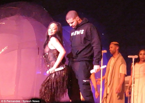 Braless Rihanna Twerks Up A Storm On Drake As They Perform Raunchy ...