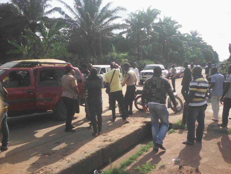 Shame Road Safety Officials Beaten Mercilessly For Demanding Bribe