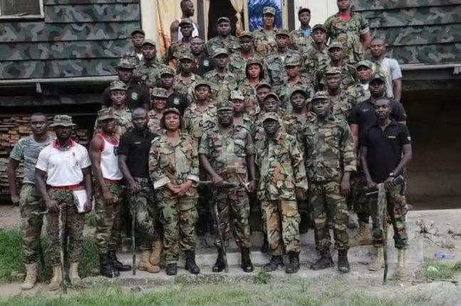 Brave Ghanaian Female Soldiers Pose With A Big Python In The Jungle ...