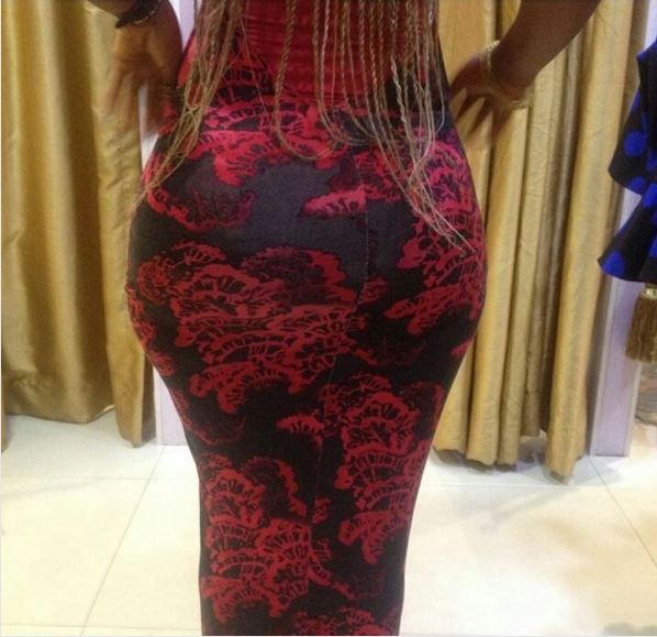 Overload Lagos Big Girl Causes Commotion Publicly With Her Massive Bum Photos