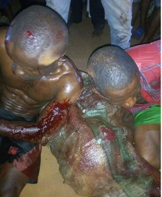 2 Ritualists Caught With A Corpse In Ijebu Brutalized By Vigilante (Graphic Photos)