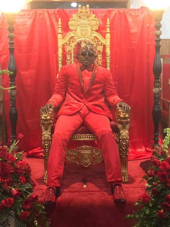Unbelievable Dead Man Spotted Sitting On A Throne Like A King At His