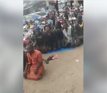 Muslims block road while praying