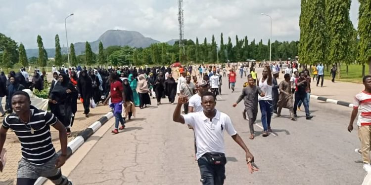 police fire at Shiites