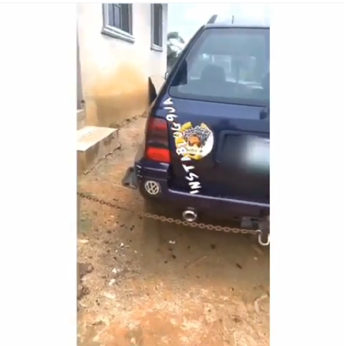 The man chained his car to stop robbers from stealing it