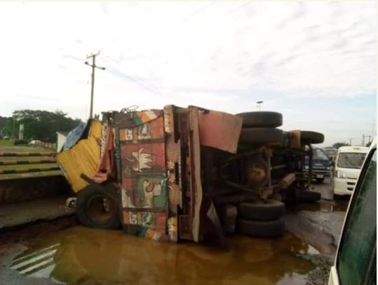 Fallen truck, Imo State