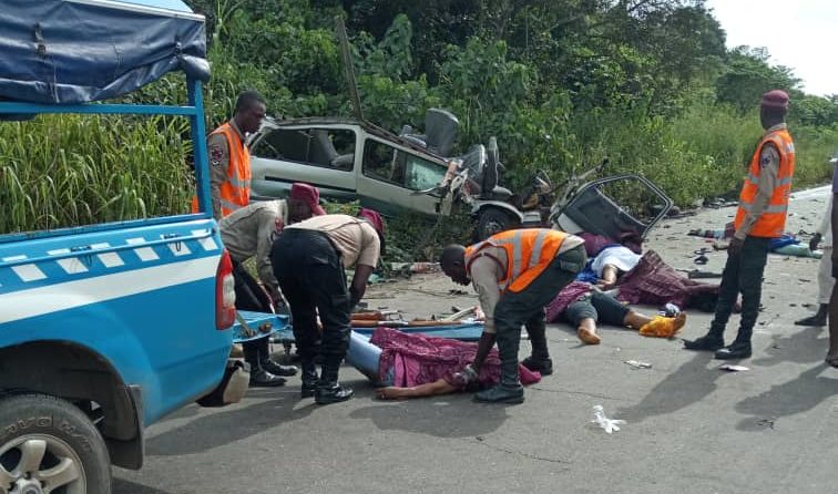 9 teachers die in accident