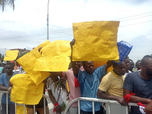 Protesters against Ambode