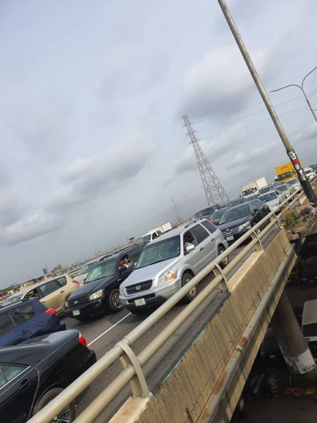 Traffic on 3rd mainland bridge despite lockdown order