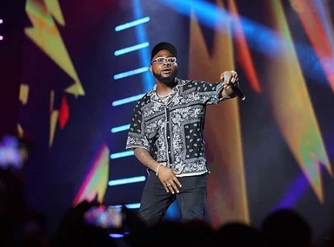 Davido performing at the Soundcity MVP awards