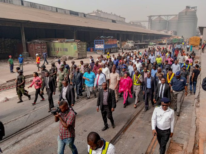 Minister Rotimi Amaechi inspects construction site