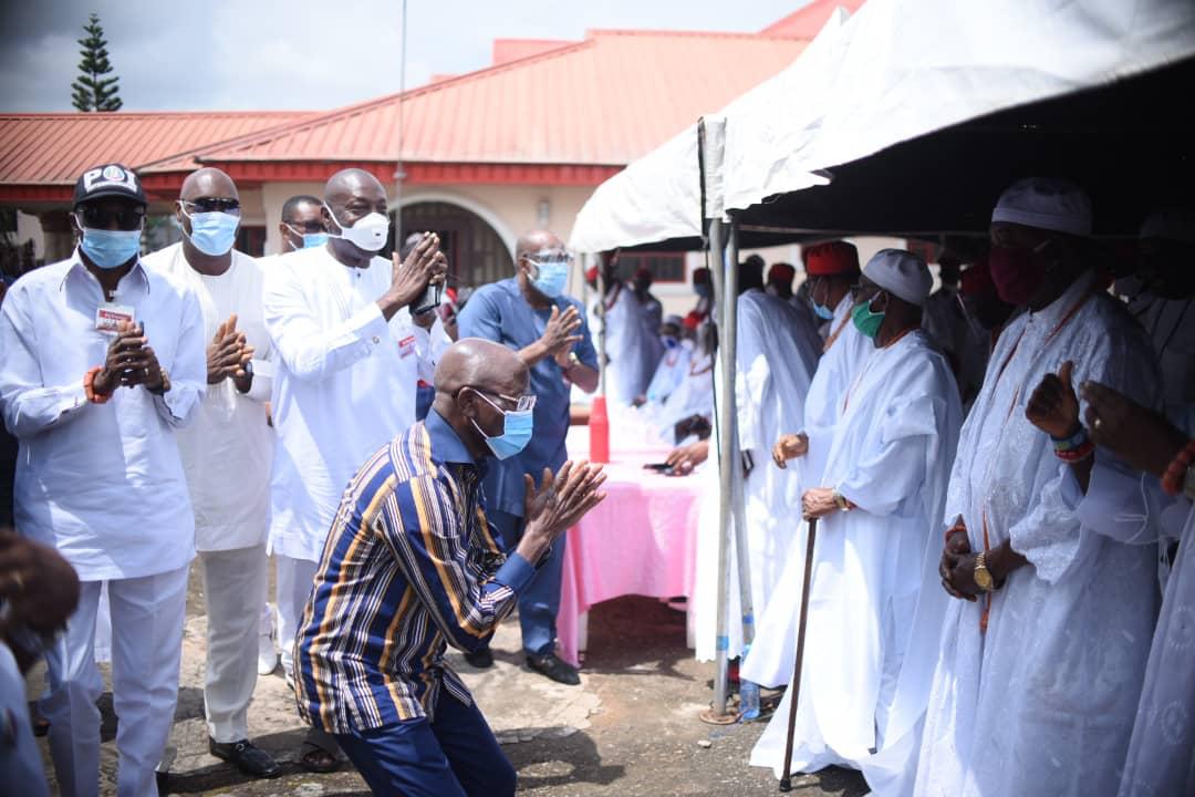 Adams Oshiomhole kneels to beg for forgiveness