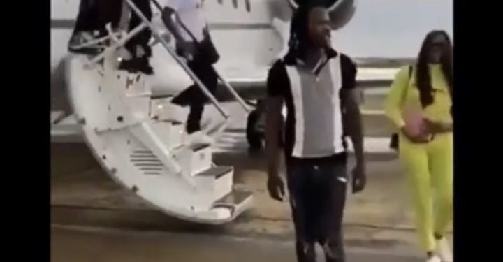 Naira Marley arriving Abuja via the jet