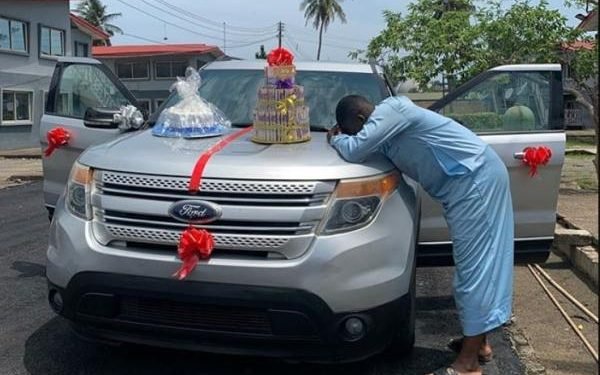 Instagram comedian, The Cute Abiola gets a car gift