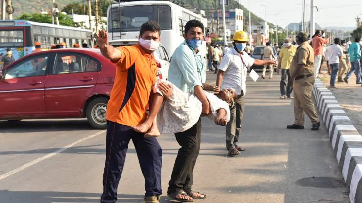 Many people have dropped dead after gas leak in India