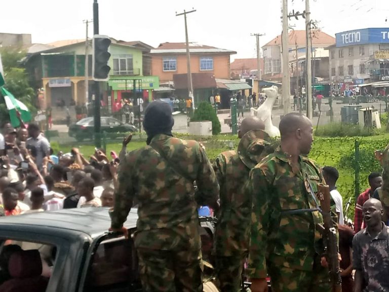 Soldier seen calming protesters down in Osogbo