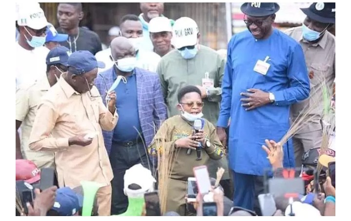 Nollywood Actor, Chinedu Ikedieze campaigning for APC