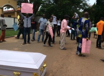 Image result for Herdsmen killing: Protesters storm Edo Government House with corpse, give Governor Obaseki ultimatum