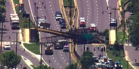 Bridge collapses in US