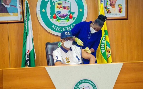 Governor Dapo receives Oxford/AstraZeneca COVID-19 vaccine