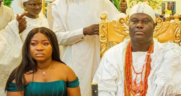 Ooni and daughter