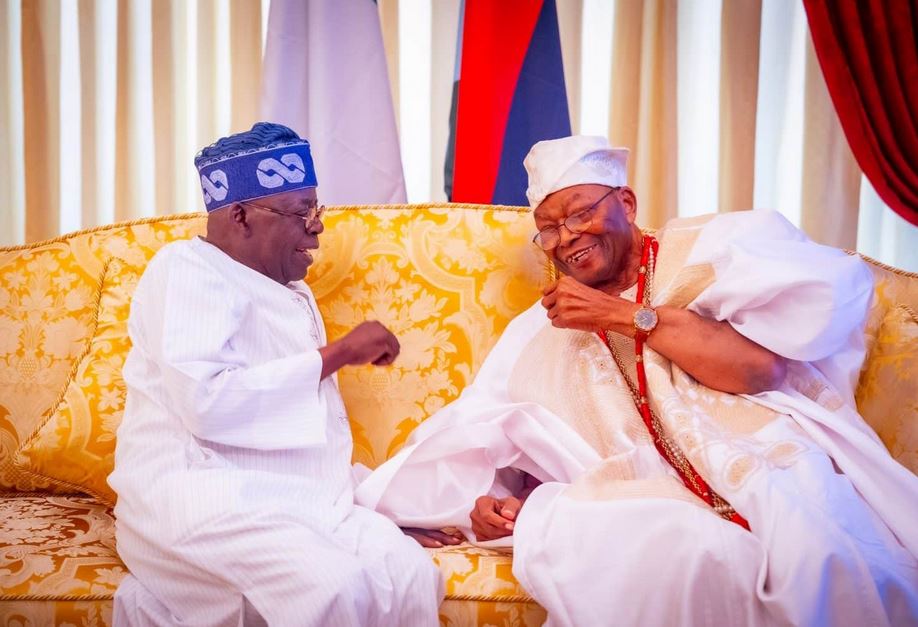 Bola Ahmed Tinubu, Oba Sikiru Kayode Adetona Ogbagba II,