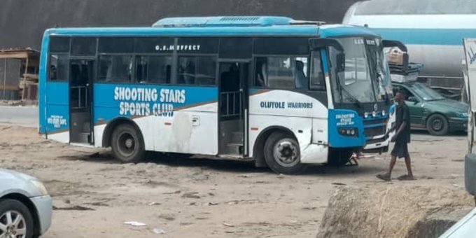 Football Club, Shooting Stars’ Players And Coaches Stranded In Ondo As Team Bus Suffers Repeated Breakdowns