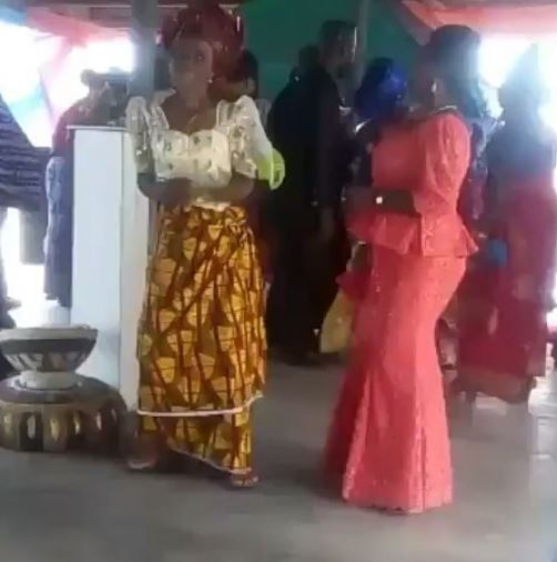 Hilarious: Video Of Middle-Aged Nigerian Woman Dancing Azonto And Doing ...