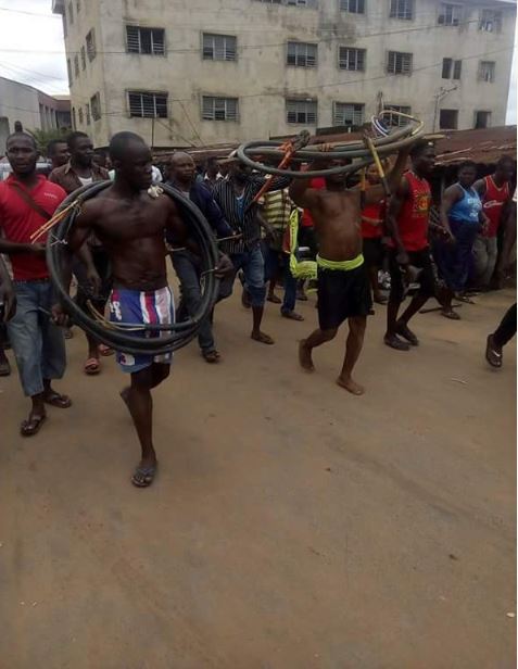 Electric Cable Thieves Caught And Disgraced In Anambra Photos