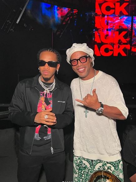 Nigerian Singer, Tekno Meets Football Legend, Ronaldinho In Dubai (Video)